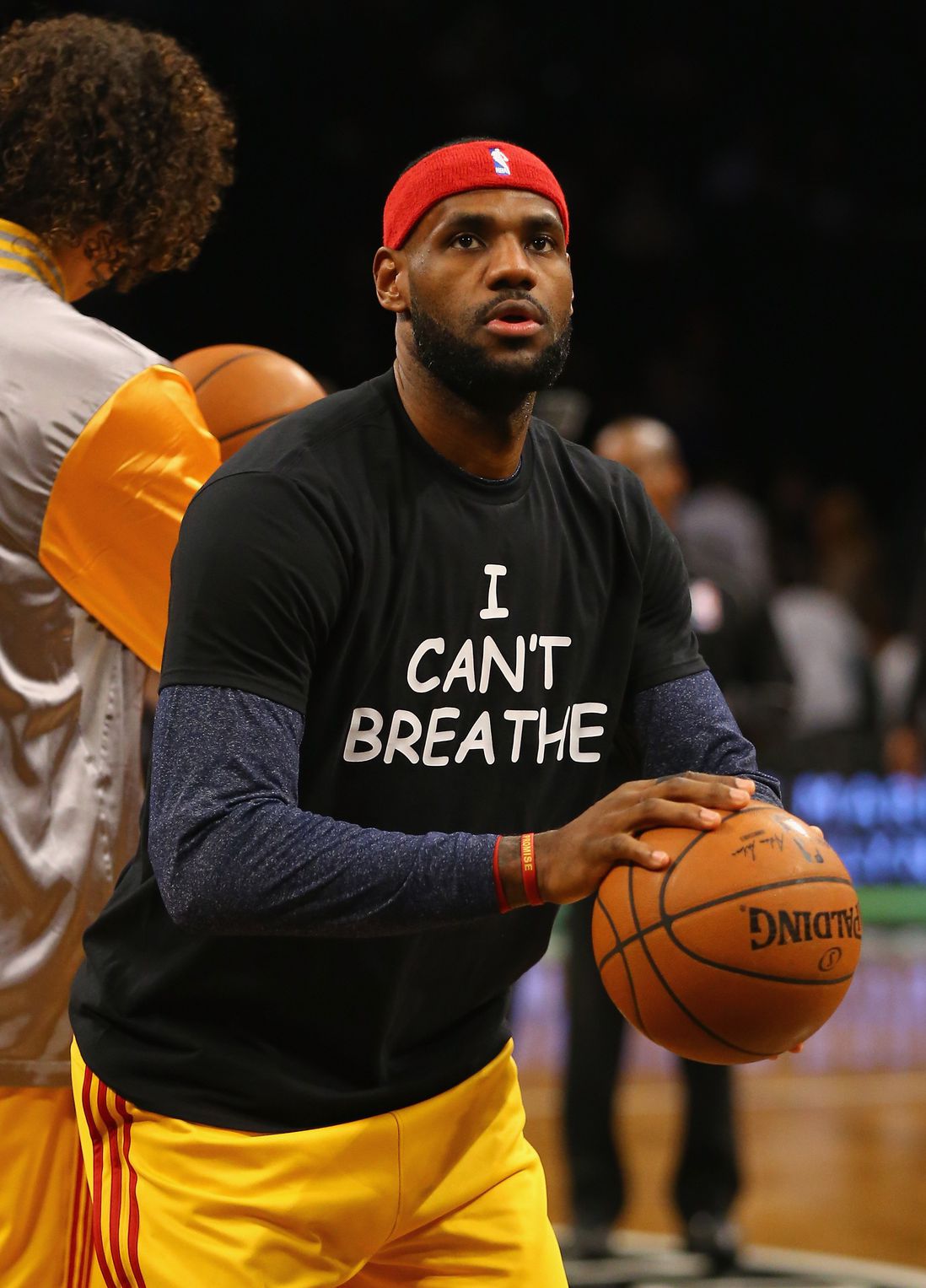 We wonder if the Cambridges saw LeBron in his "I Can't Breathe" t-shirt during warm-up<br/>